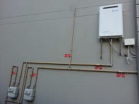 Gas installation with gas geyser
